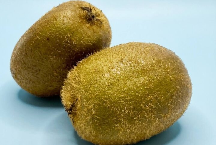 Tangy organic green kiwifruit